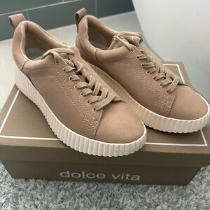 Dolce Vita Women's Tan Sneakers